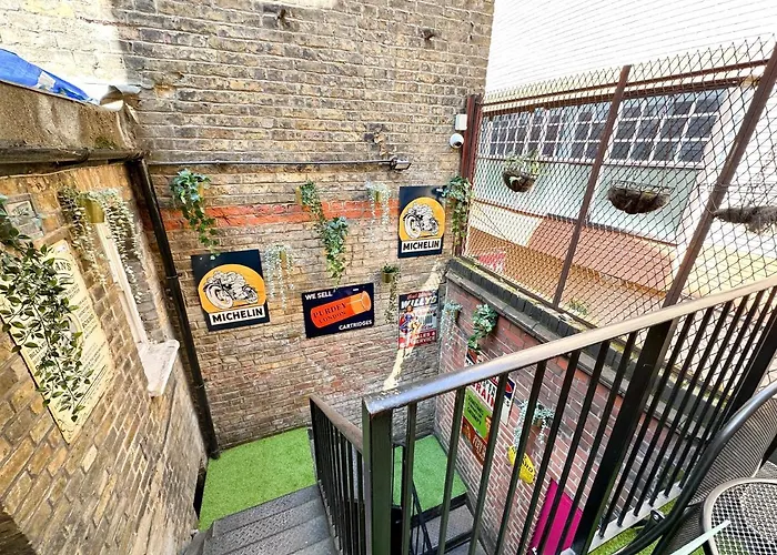 Pink Door Guesthouse London